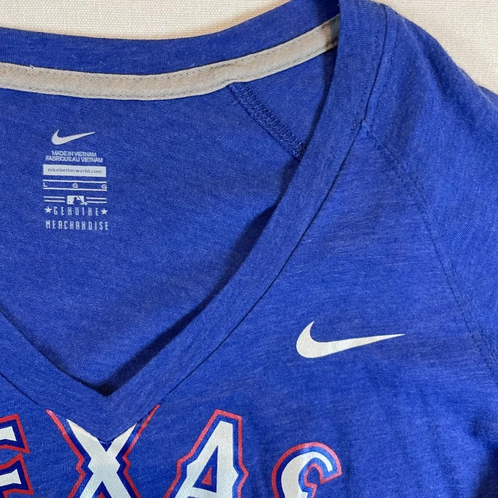 Nike Texas Rangers Women's V-Neck T-Shirt Royal Blue‎ Striped Sleeves - Size L